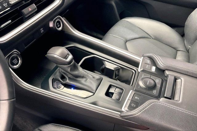 Used 2025 Toyota Grand Highlander AWD image 17