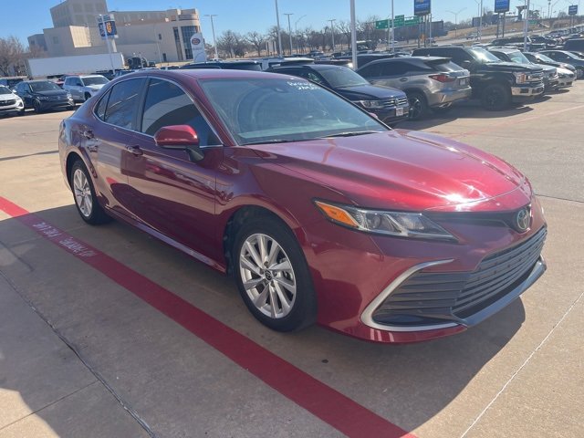 Used 2021 Toyota Camry LE image 4