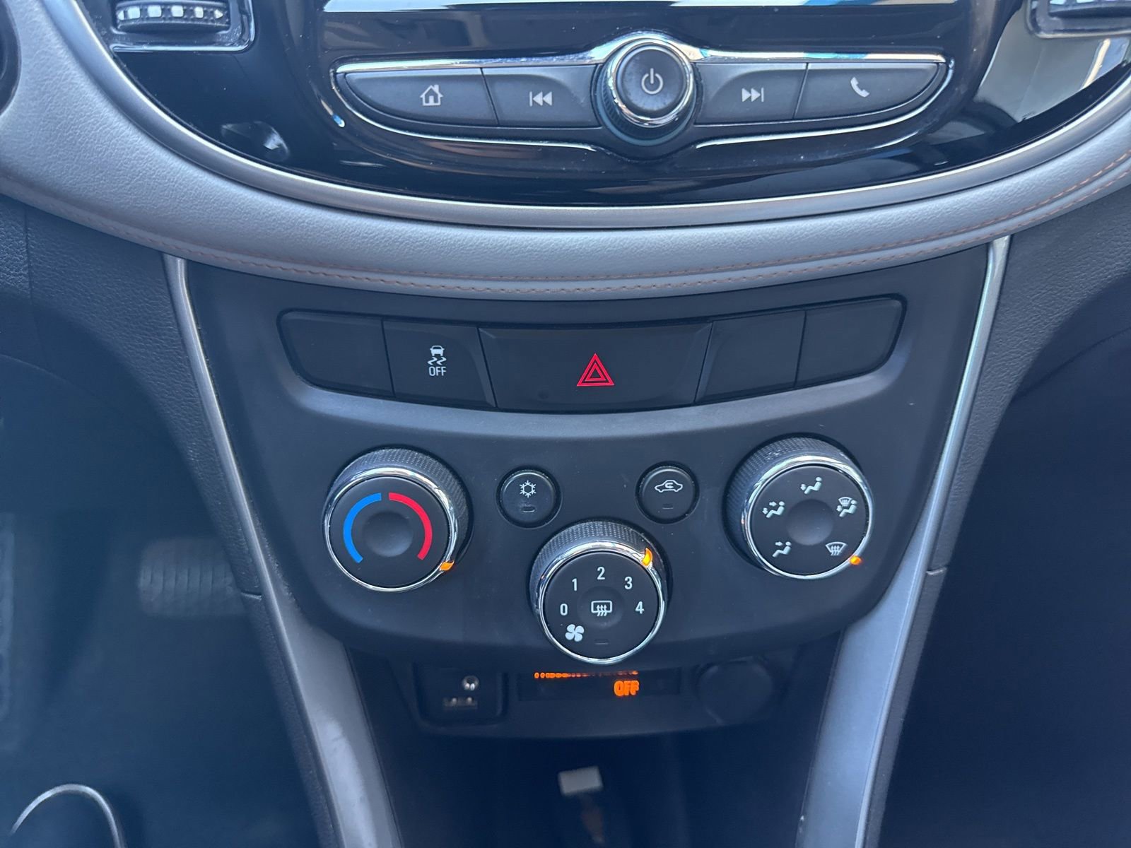 Used 2018 Chevrolet Trax LT w/ Driver Confidence Package AWD/4WD image 23