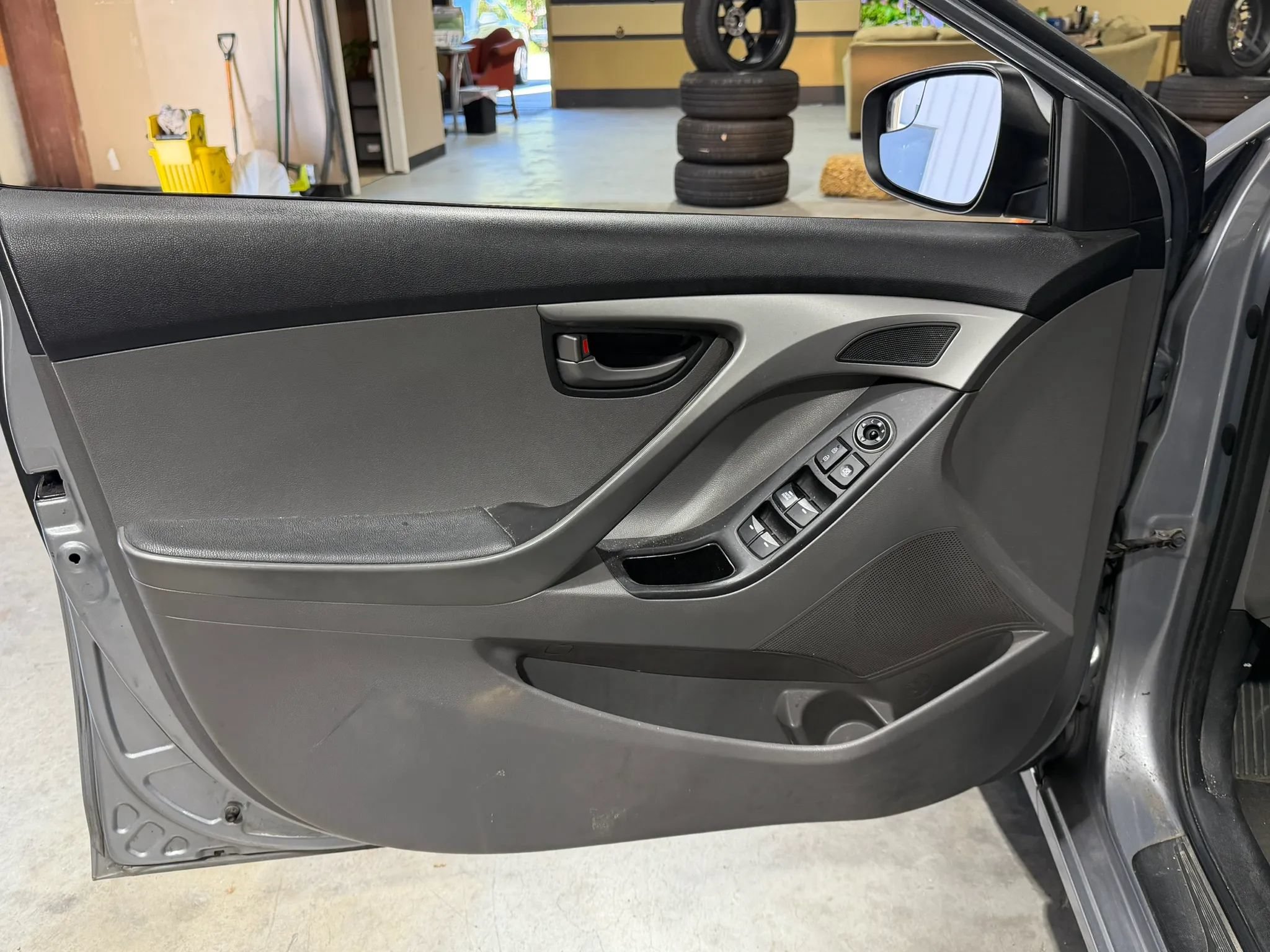 Used 2015 Hyundai Elantra SE FWD image 16