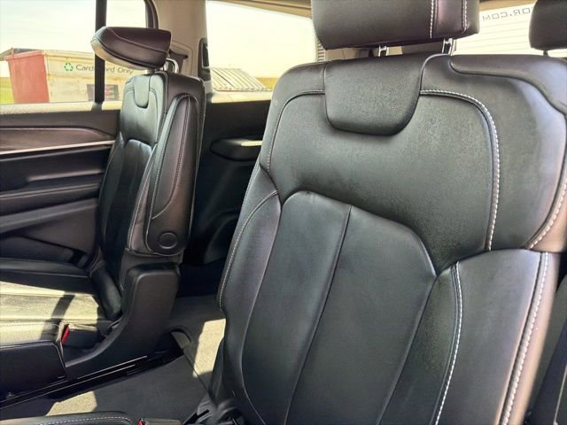 Used 2023 Jeep Grand Cherokee L Limited AWD/4WD image 13