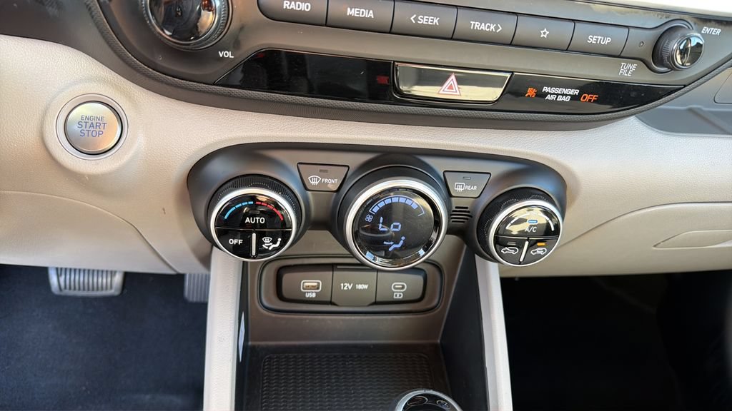 Used 2025 Hyundai Venue SEL FWD image 29
