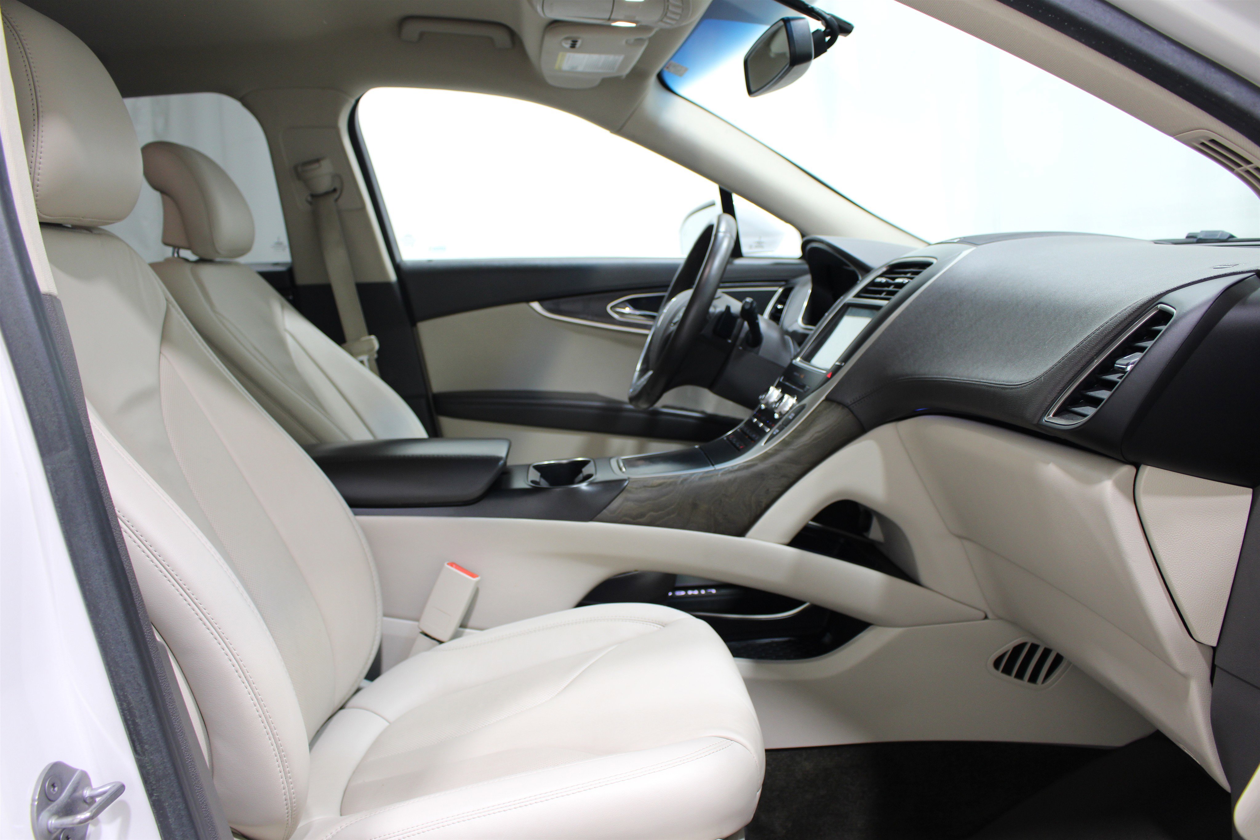 Used 2017 Lincoln MKX Select w/ Select Plus Package image 27