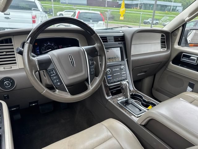 Used 2017 Lincoln Navigator Select AWD/4WD image 16