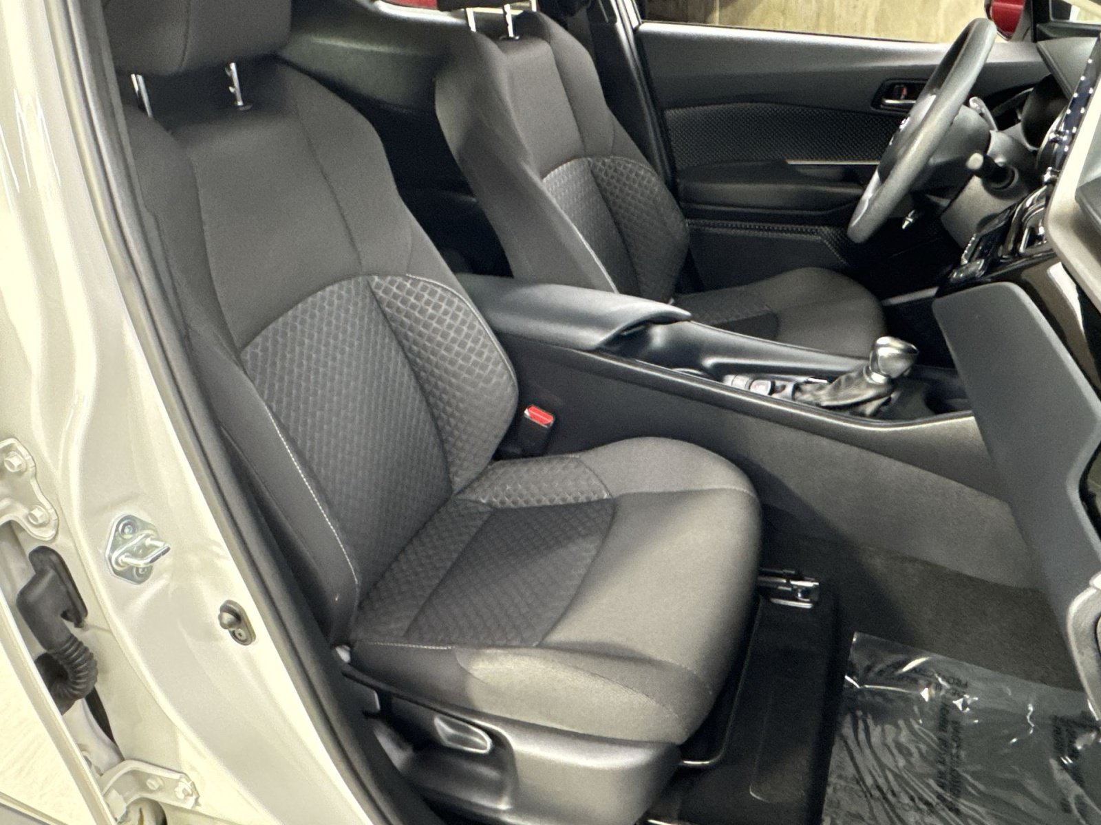 Used 2021 Toyota C-HR LE FWD image 39