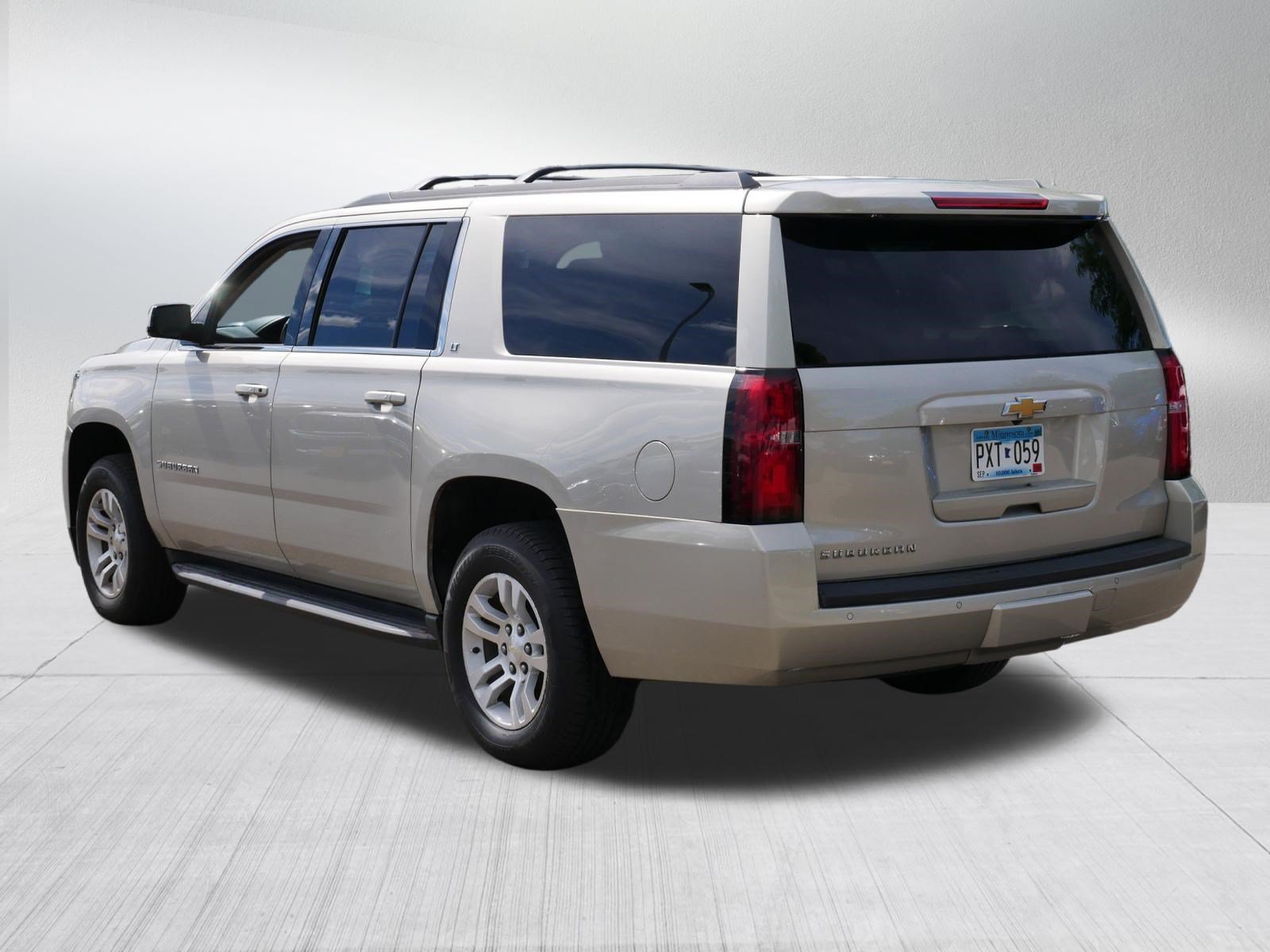 Used 2015 Chevrolet Suburban LT w/ Luxury Package AWD/4WD image 5