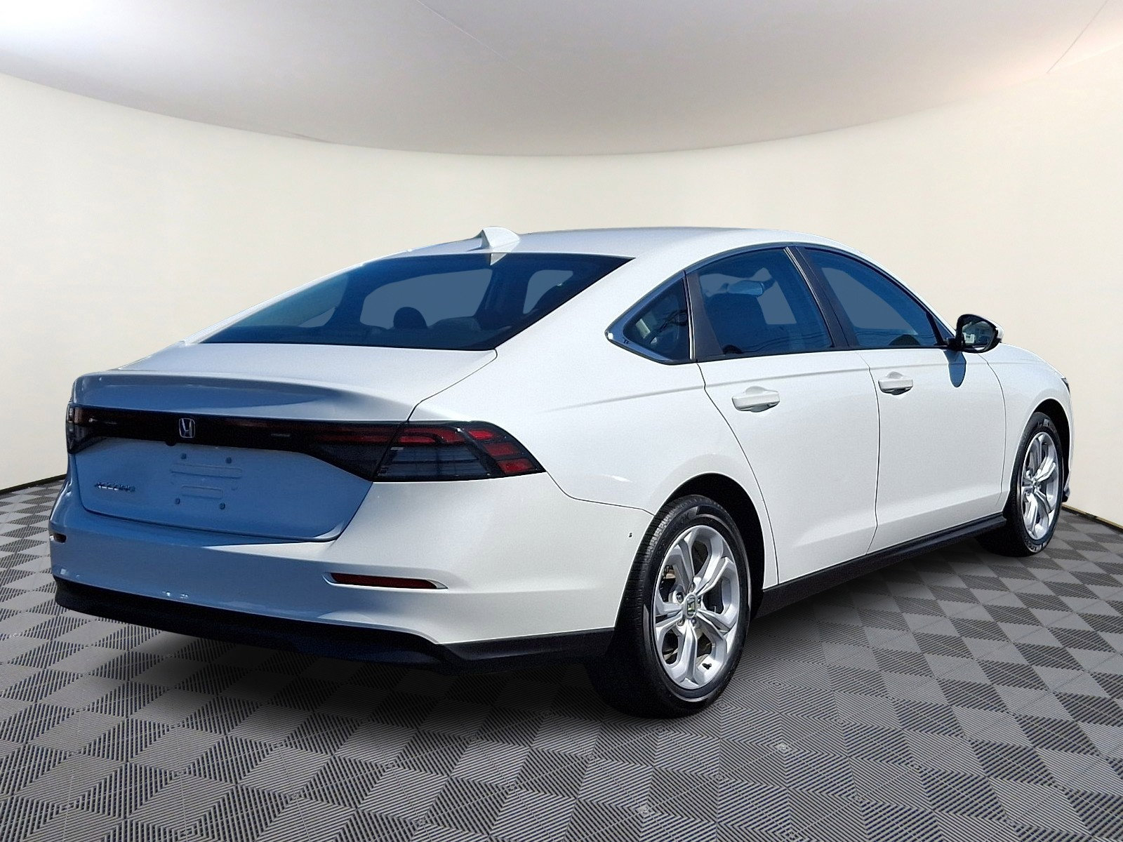 Used 2023 Honda Accord LX image 7