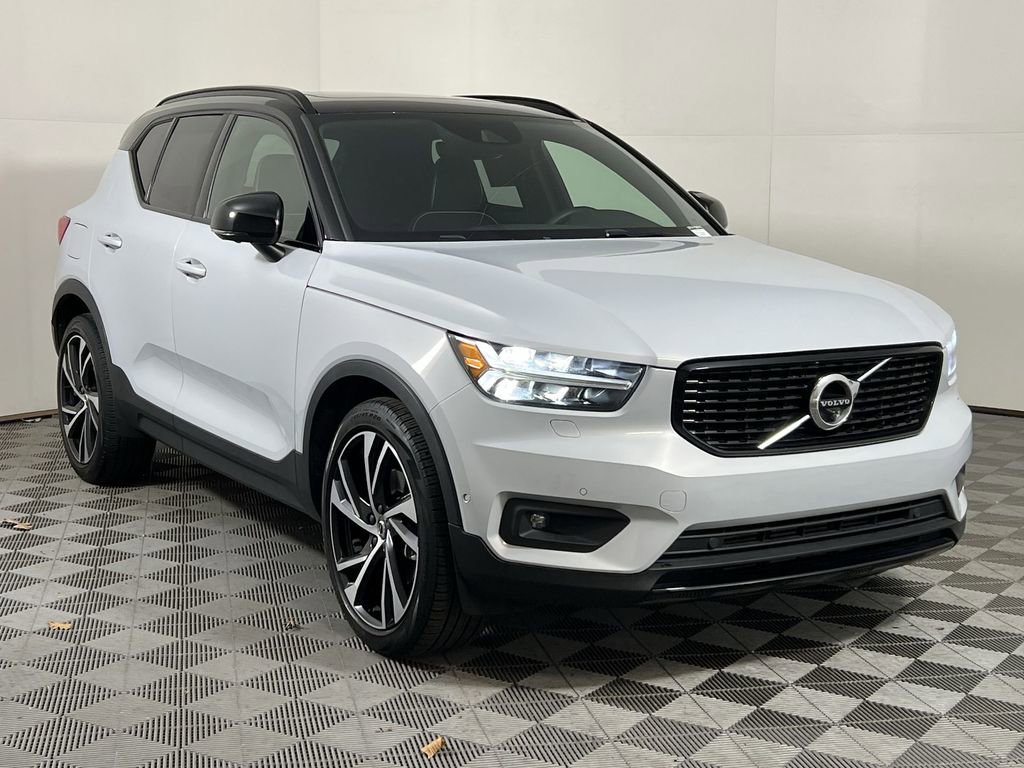 Used 2021 Volvo XC40 T5 R-Design w/ Advanced Package image 2