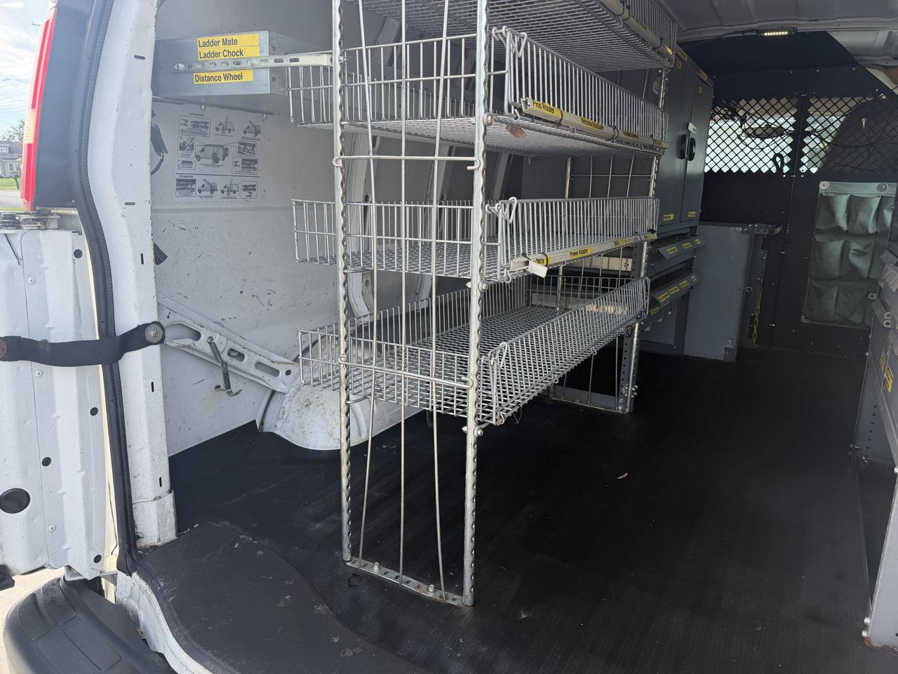 Used 2011 Chevrolet Express 2500 RWD image 17
