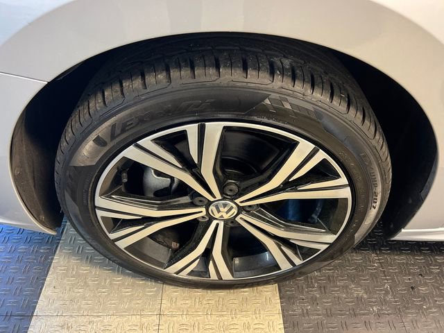 Used 2021 Volkswagen Passat 2.0T SE image 8