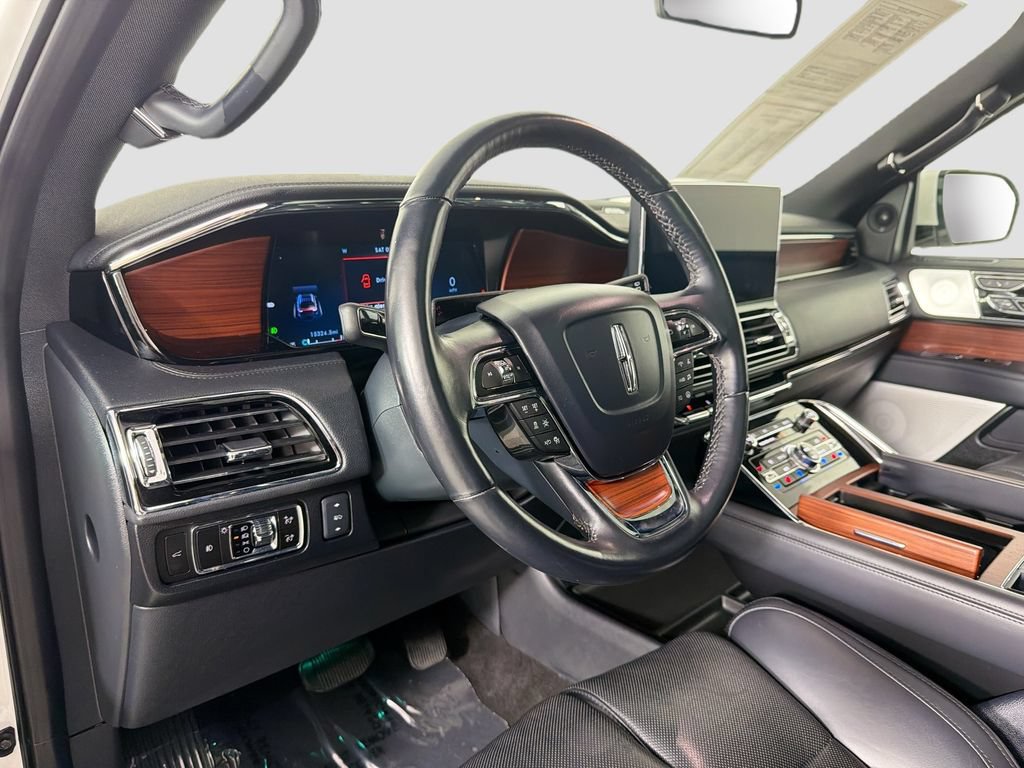 Certified 2023 Lincoln Navigator L Reserve RWD image 9