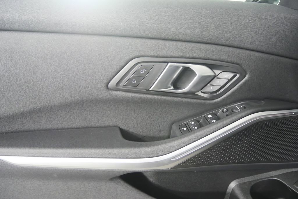 Used 2025 BMW 330i Sedan image 9