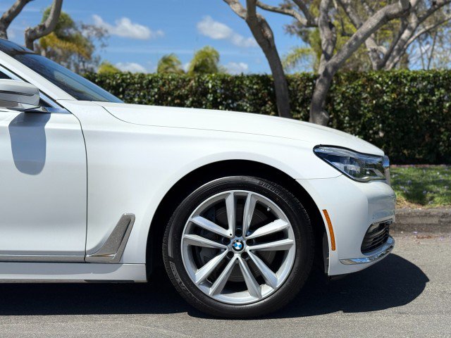 Used 2018 BMW 750i RWD image 9
