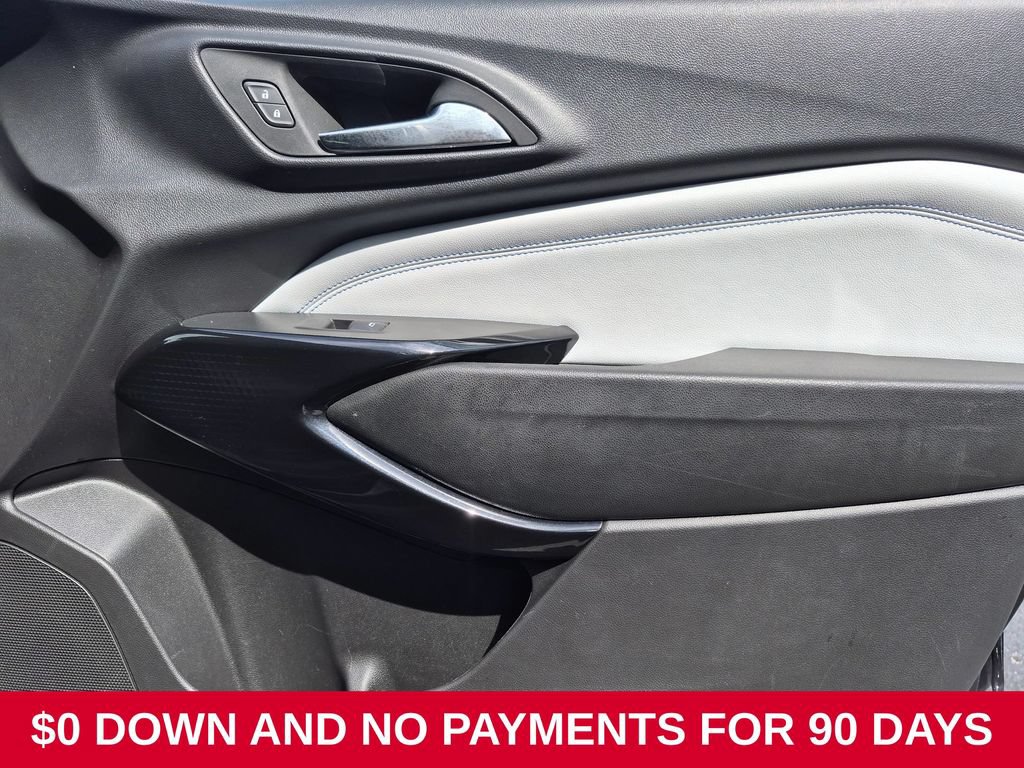 Used 2025 Chevrolet Trax LT w/ LT Convenience Package FWD image 32