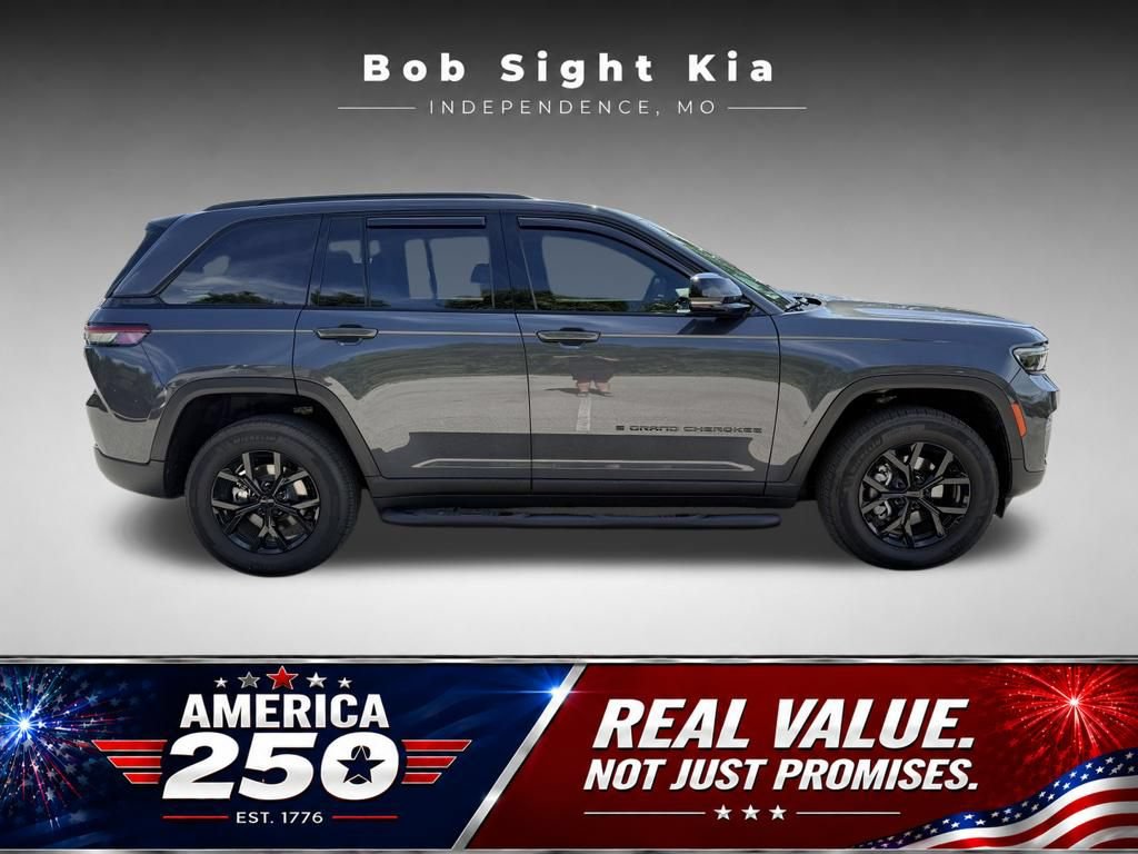 Used 2025 Jeep Grand Cherokee 4WD image 15