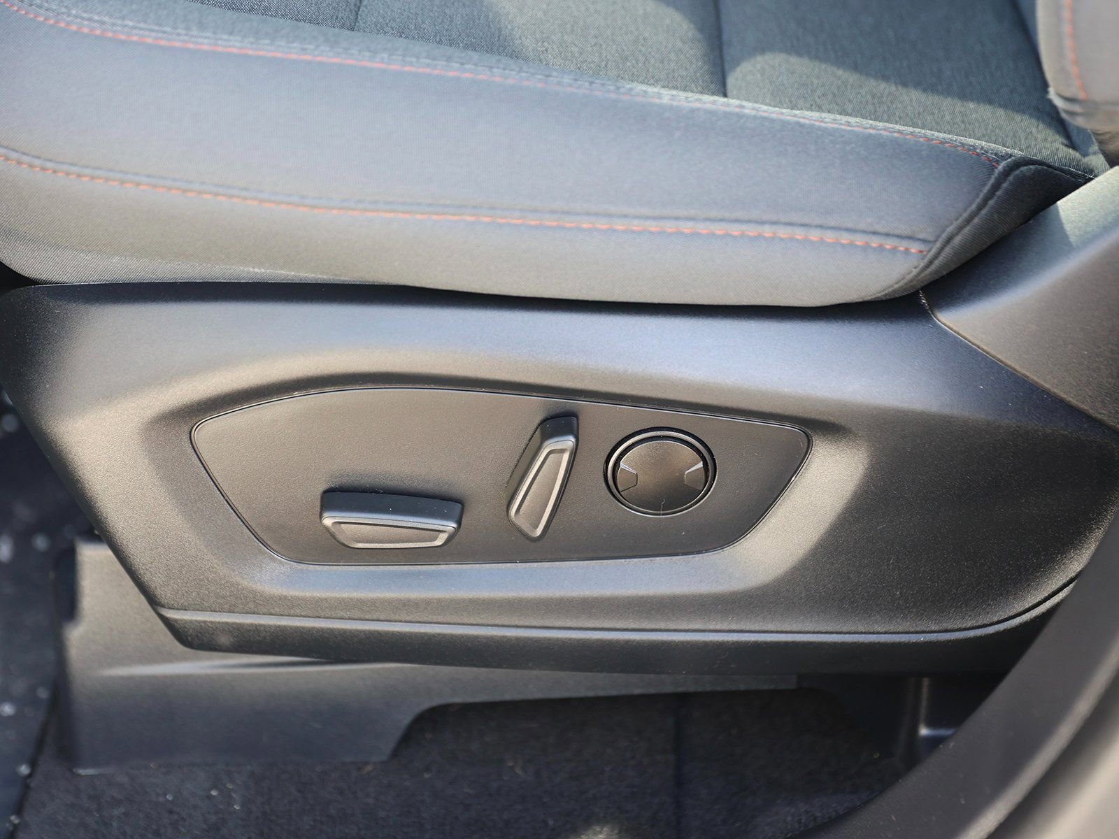 Certified 2025 Ford Explorer Active image 21