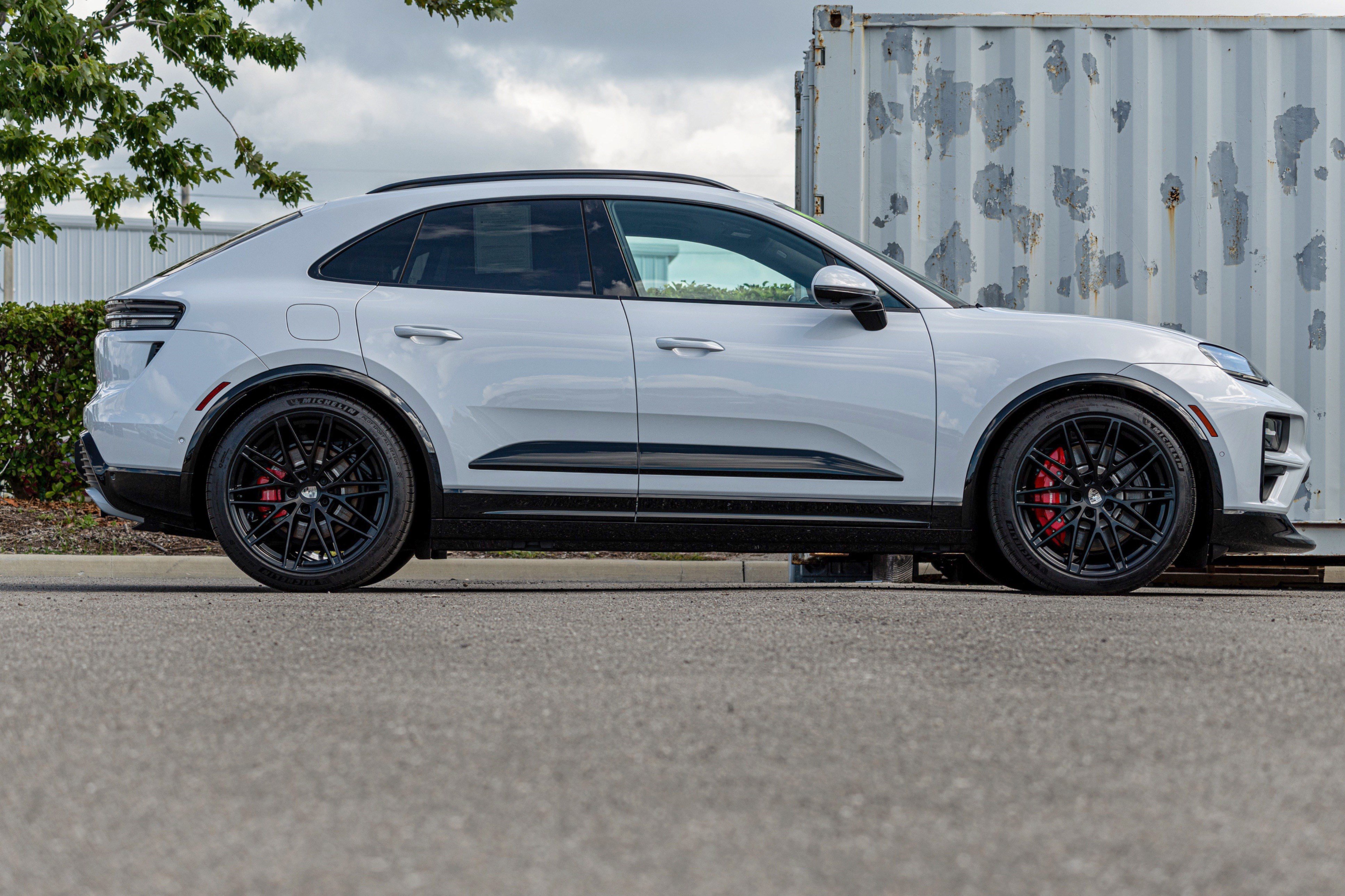 Used 2025 Porsche Macan Turbo Electric AWD/4WD image 2