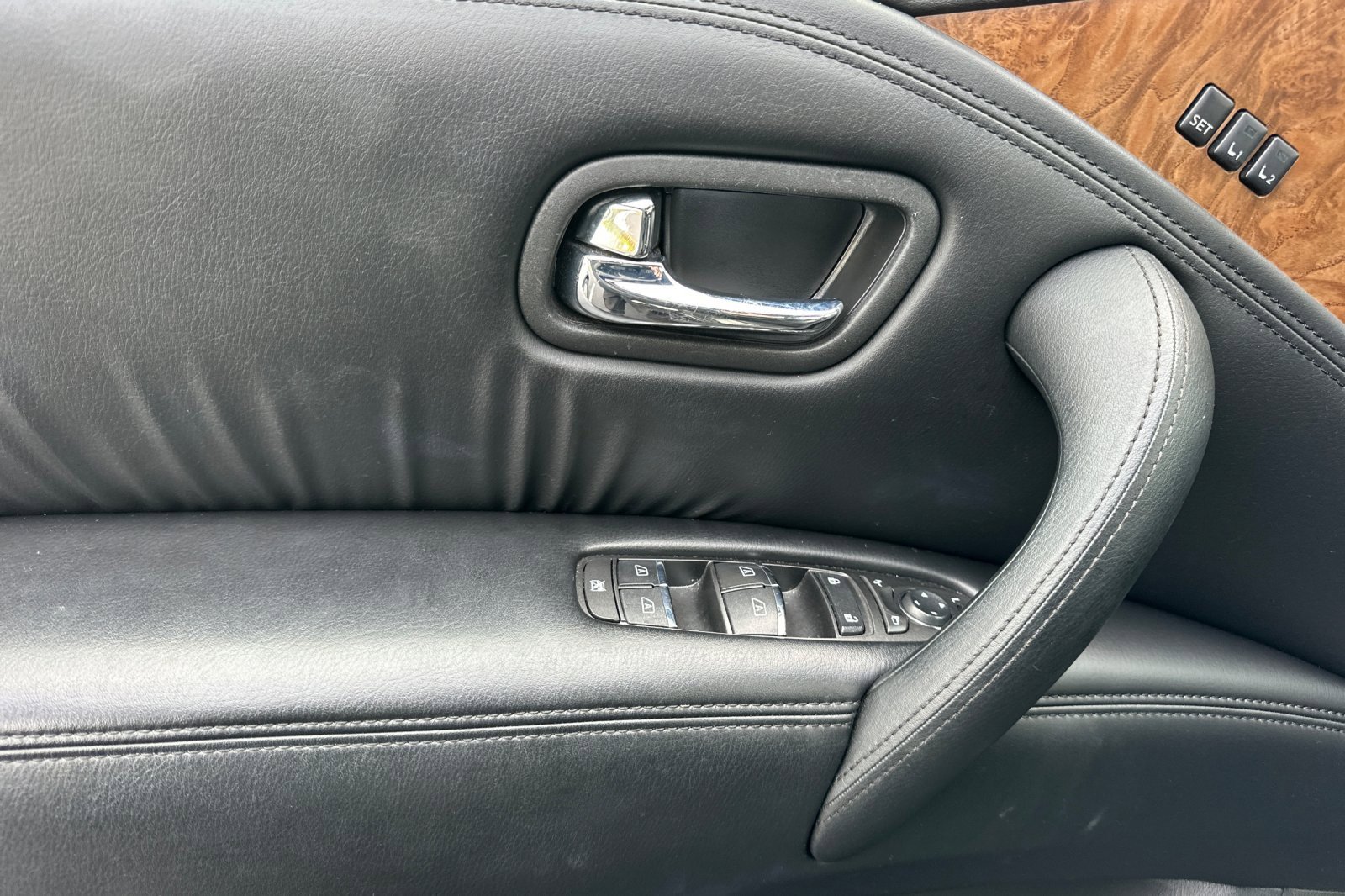 Used 2022 Nissan Armada SL w/ Captain's Chairs Package image 11