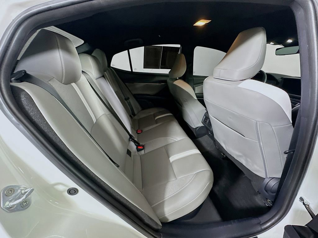 Used 2025 Toyota Camry SE w/ Convenience Package image 9