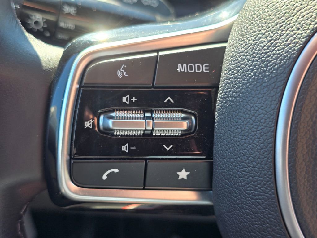 Used 2024 Kia Carnival LX FWD image 41