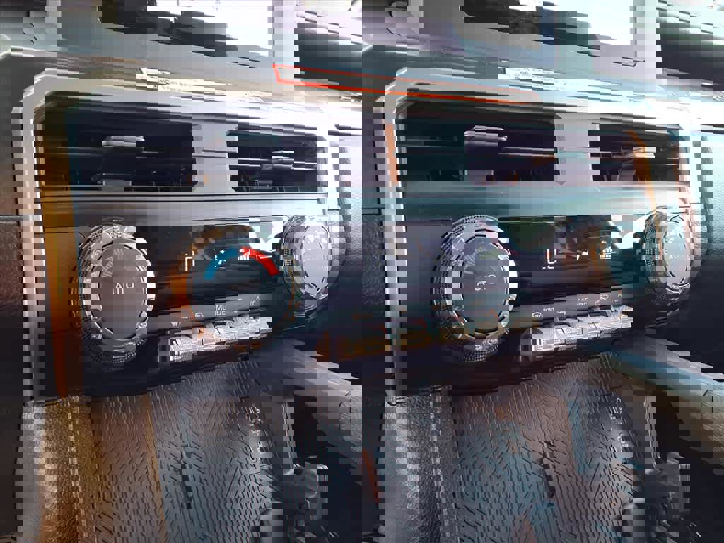 Used 2025 Toyota Tacoma TRD Sport image 14