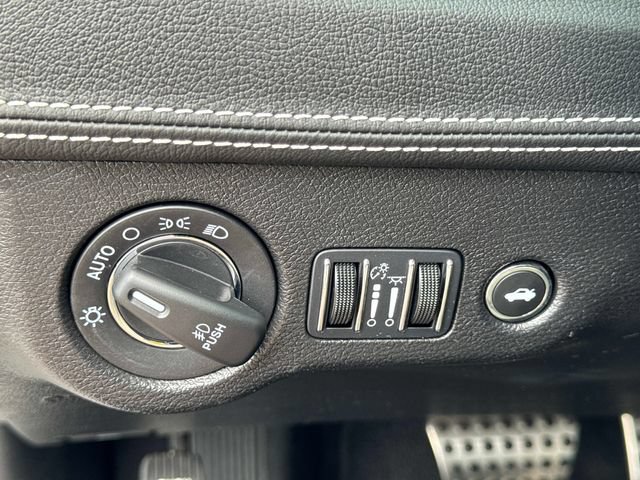 Used 2023 Chrysler 300 C RWD image 27