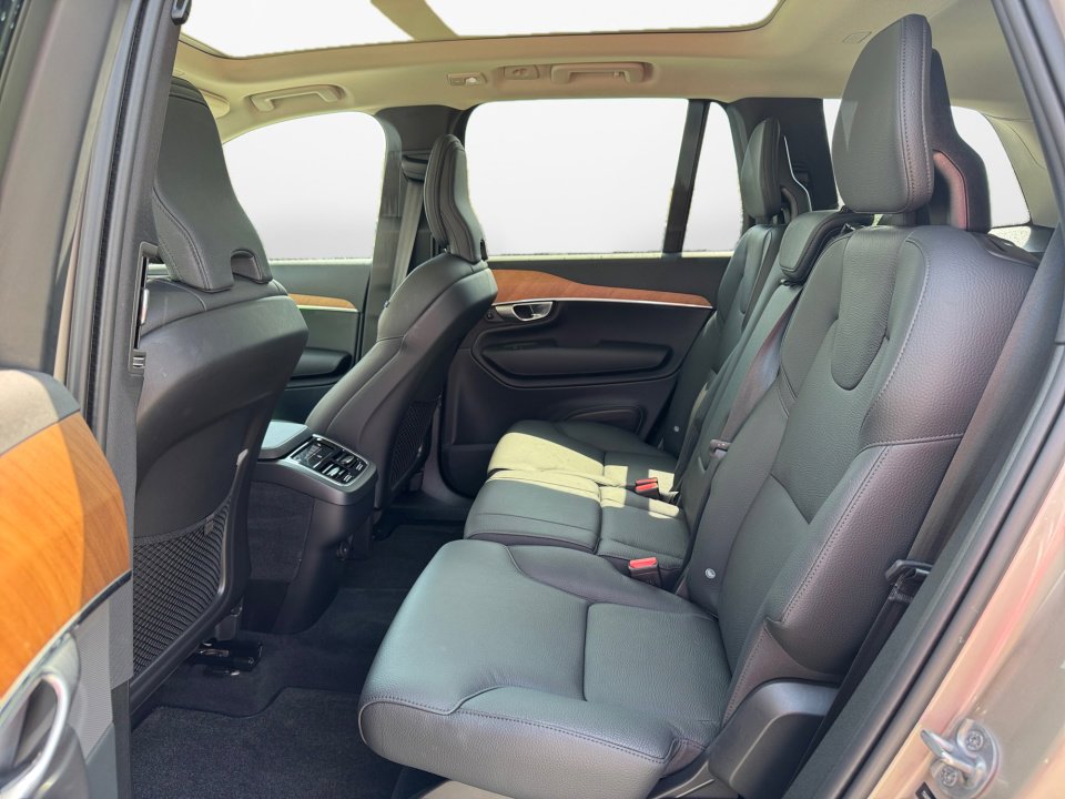 Certified 2024 Volvo XC90 B6 Plus w/ Protection Package image 13