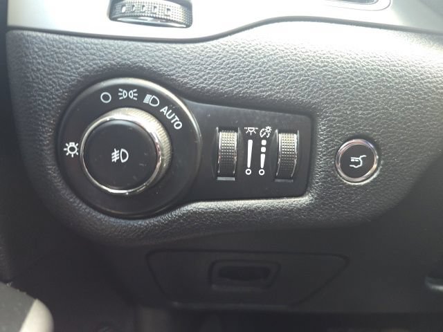 Used 2019 Jeep Cherokee High Altitude AWD/4WD image 11