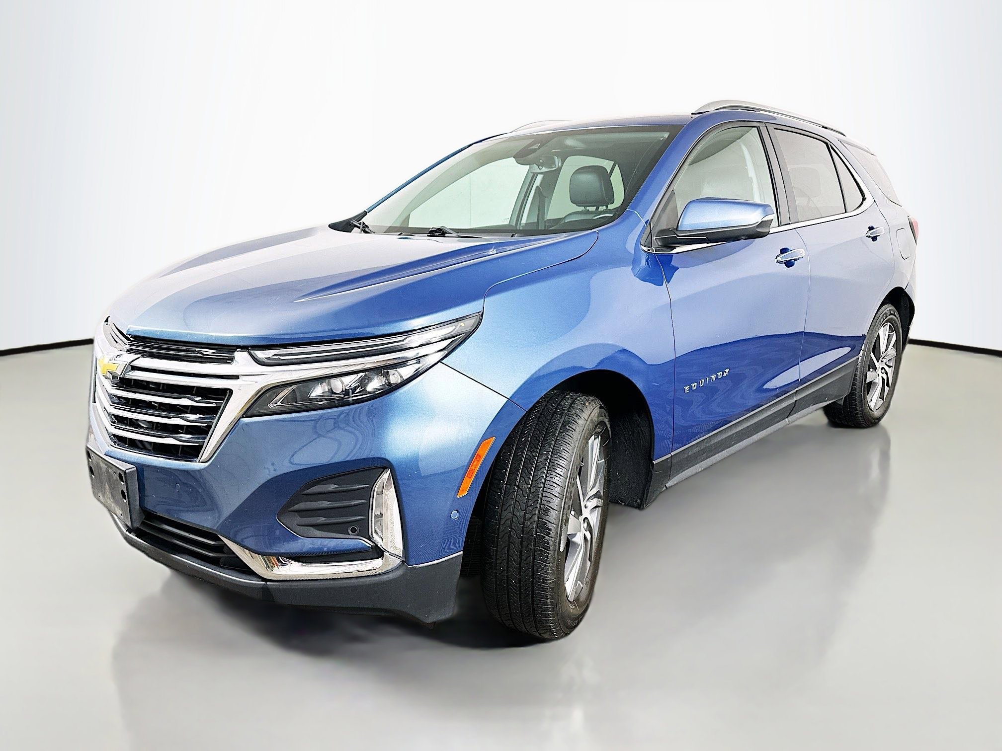 Used 2024 Chevrolet Equinox Premier AWD/4WD image 3