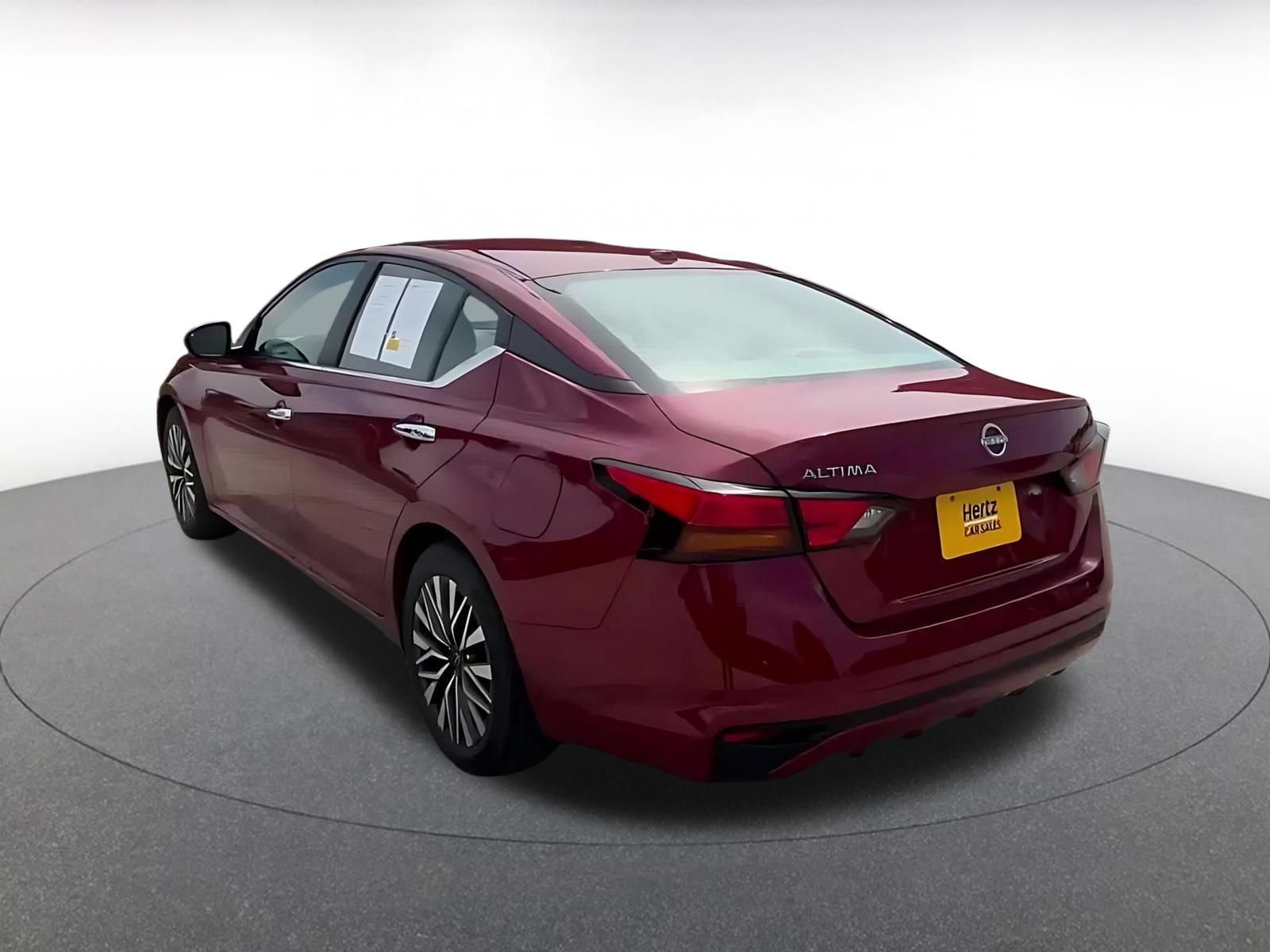 Used 2025 Nissan Altima 2.5 SV FWD image 11