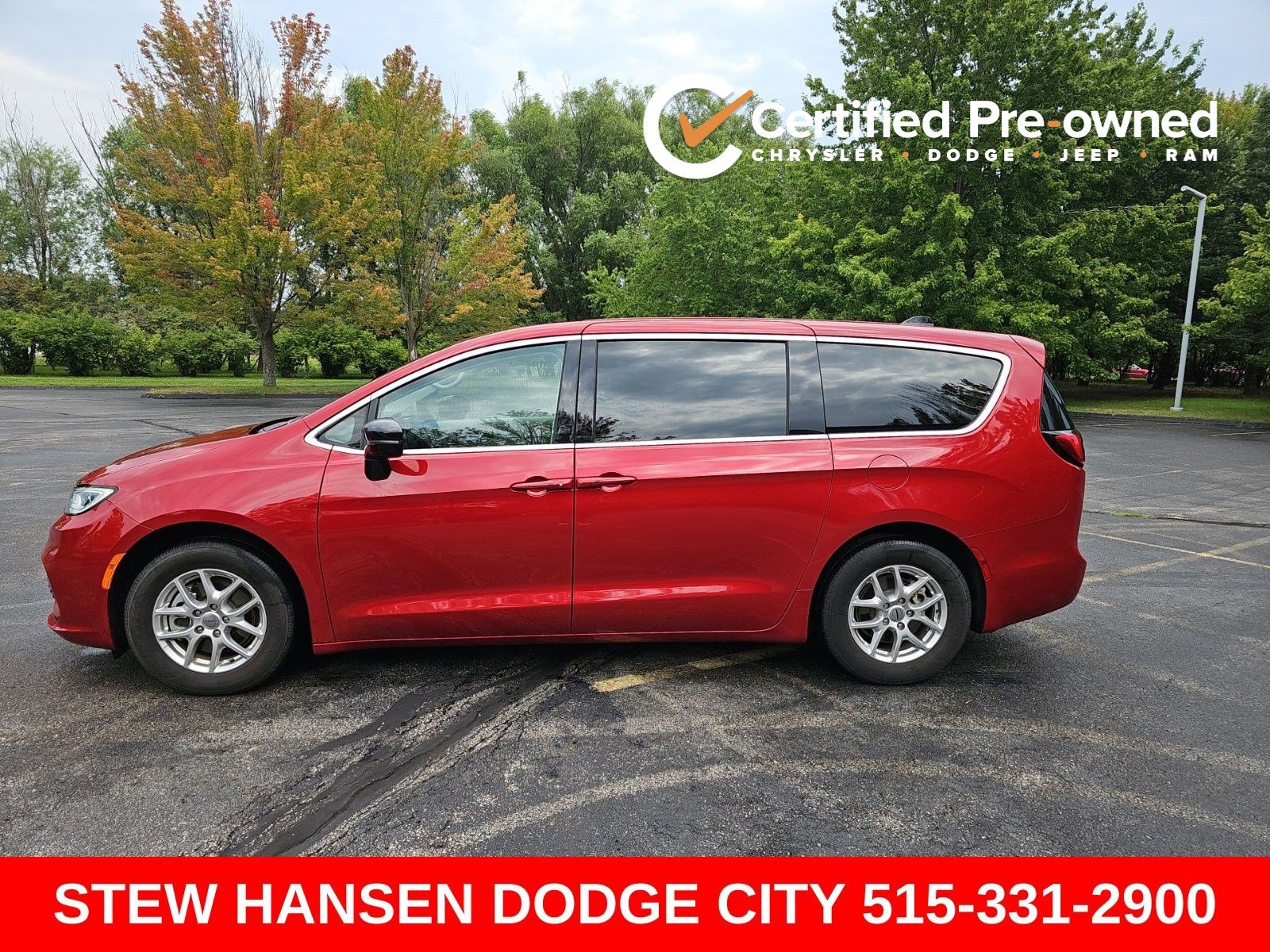Used 2024 Chrysler Pacifica Touring-L FWD image 1
