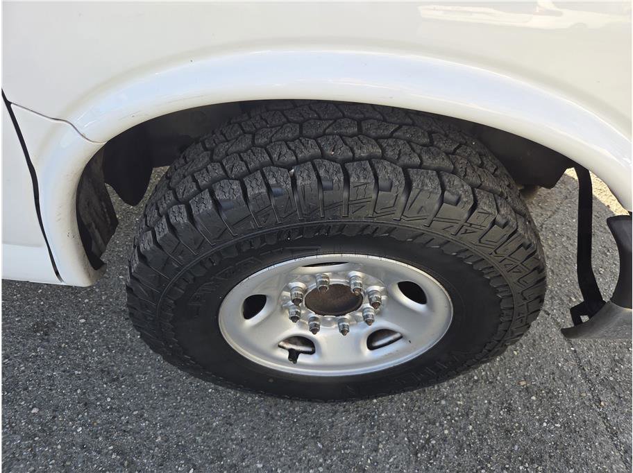 Used 2019 Chevrolet Express 2500 w/ Driver Convenience Package RWD image 10