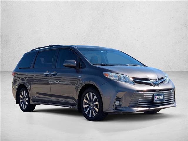 Used 2020 Toyota Sienna XLE w/ XLE Navigation Package image 3