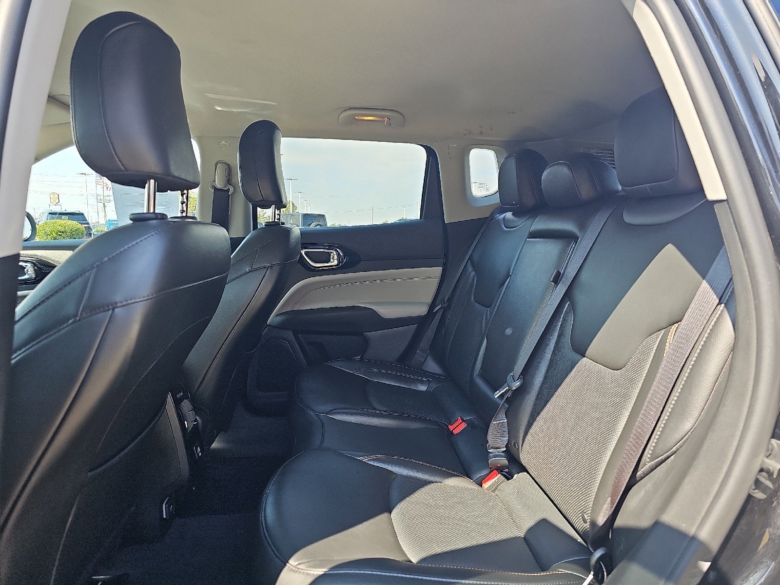 Used 2022 Jeep Compass Limited image 8
