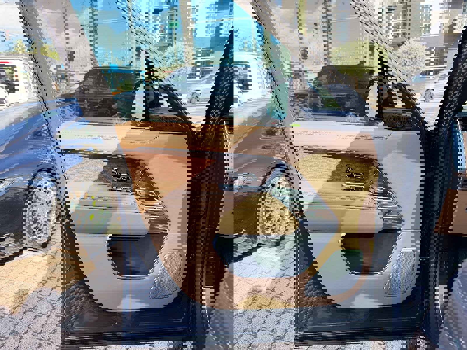 Used 2024 Land Rover Range Rover Long Wheelbase Autobiography image 29