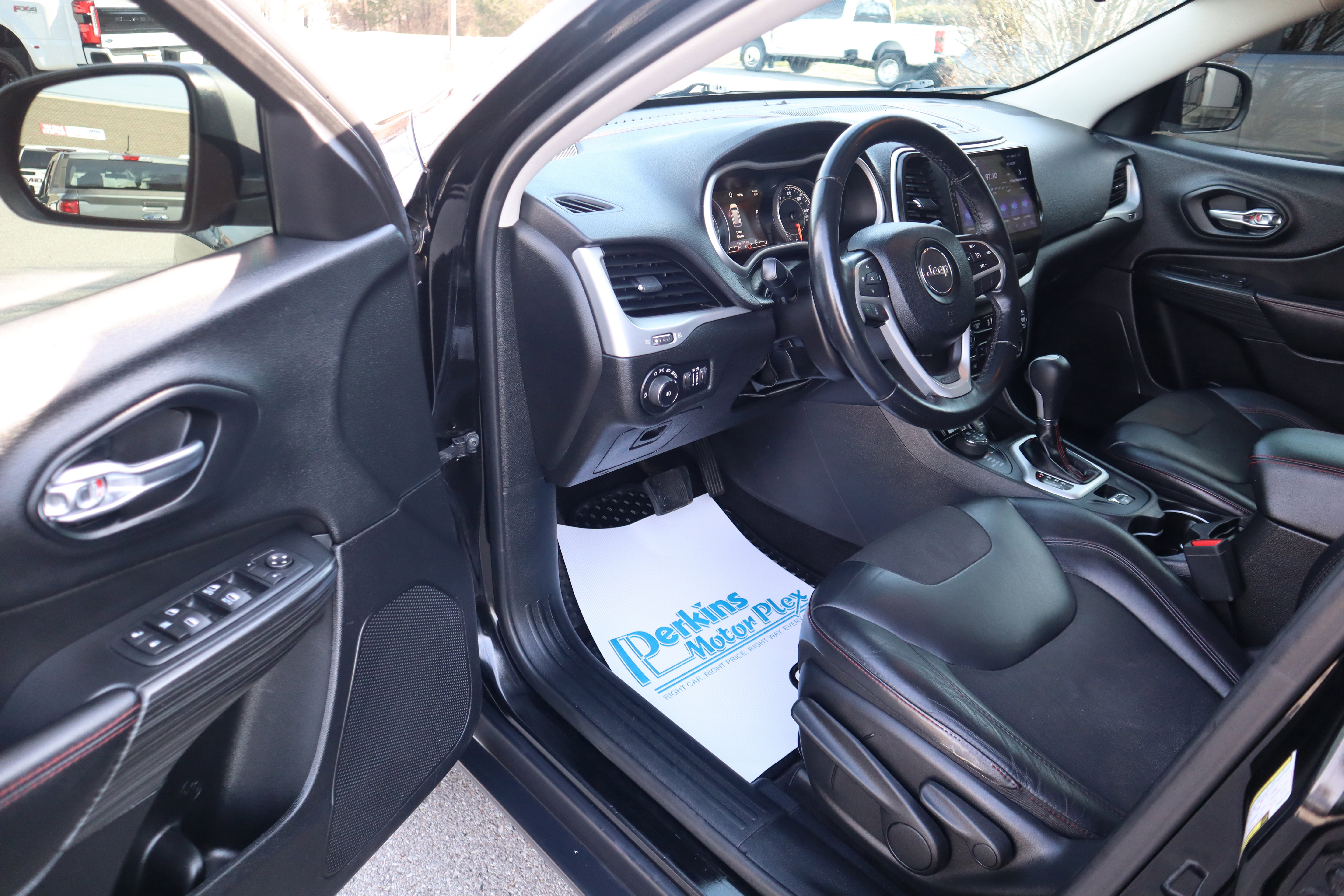 Used 2017 Jeep Cherokee Trailhawk w/ Trailer Tow Group image 3