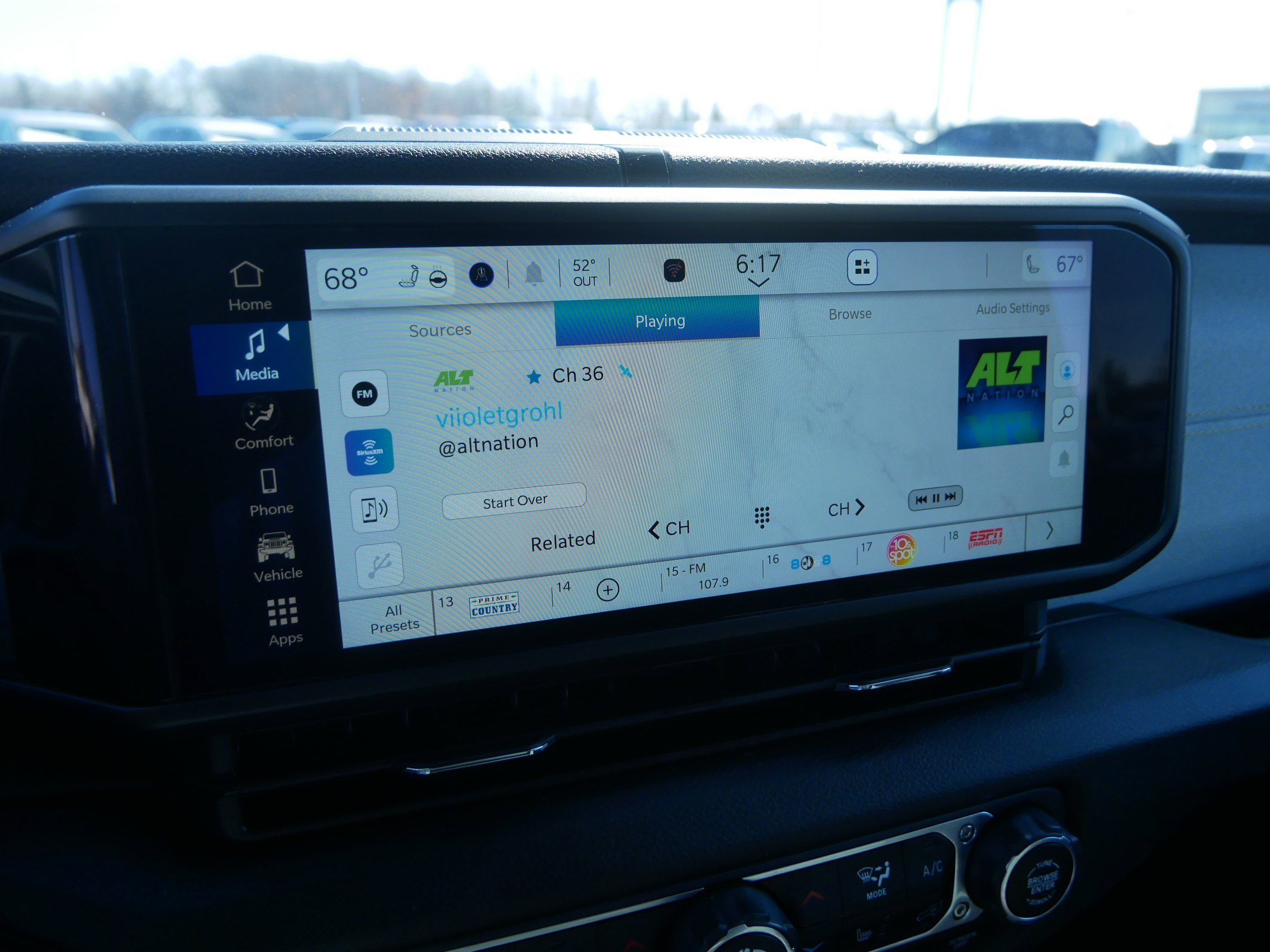 Used 2024 Jeep Wrangler Willys image 32