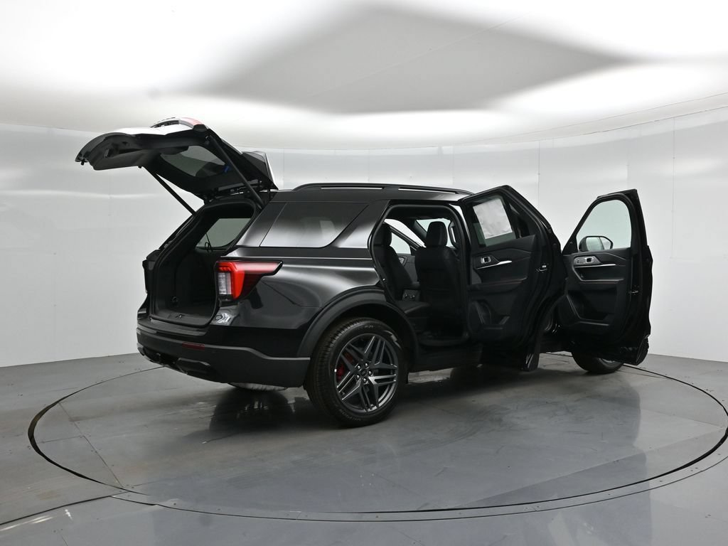 New 2026 Ford Explorer ST-Line w/ ST-Line Street Pack AWD/4WD image 5