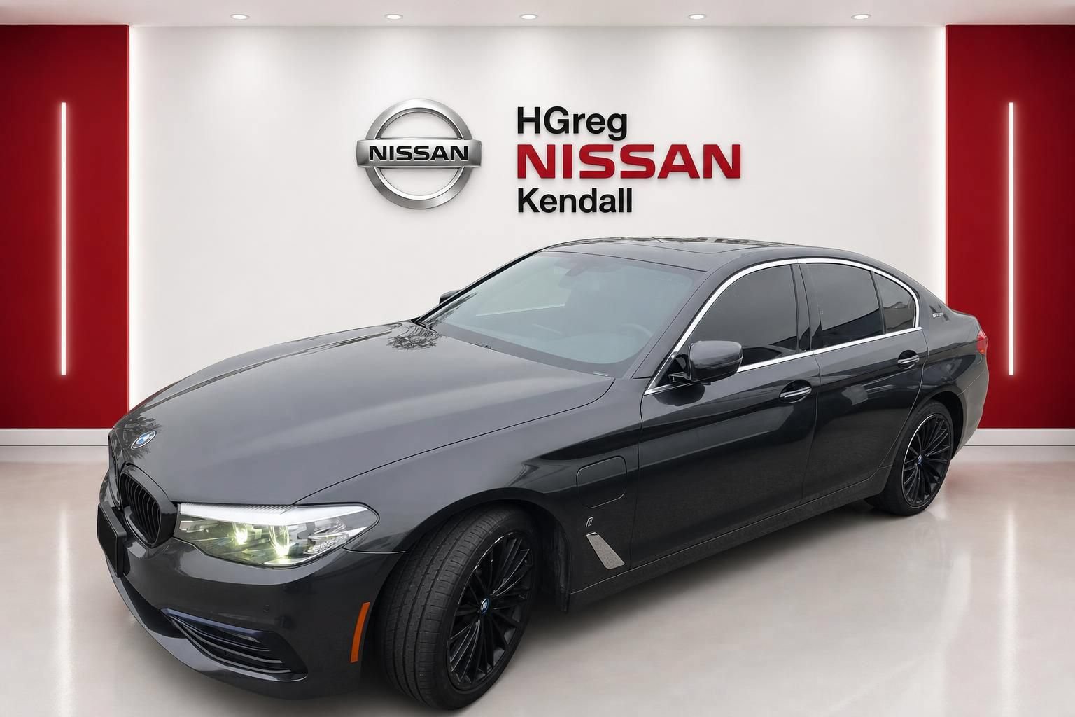 Used 2018 BMW 530e w/ Premium Package 2 RWD image 3