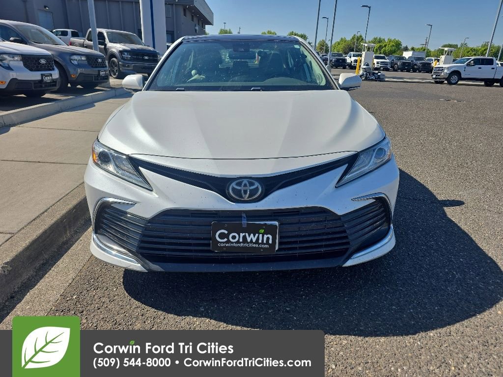 Used 2021 Toyota Camry XLE w/ Navigation Package AWD/4WD image 3