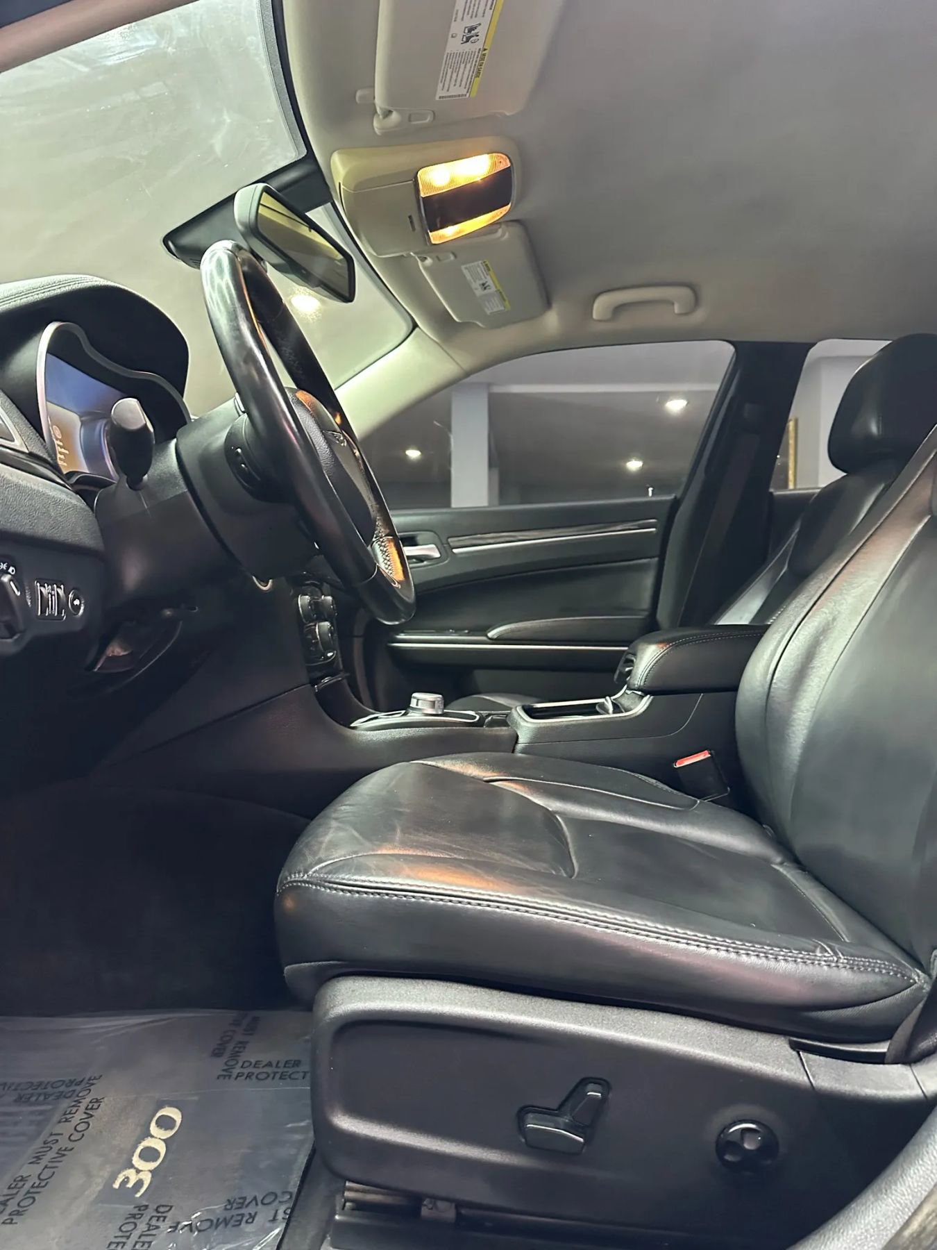 Used 2016 Chrysler 300 Limited image 10