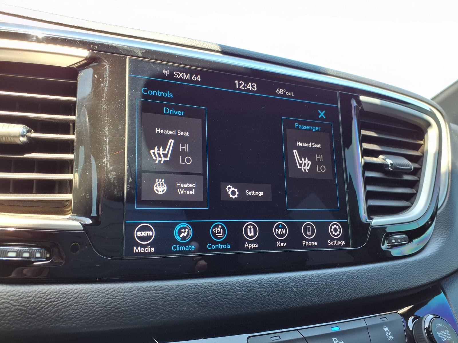 Used 2020 Chrysler Pacifica Touring-L Plus w/ S Appearance Package FWD image 4