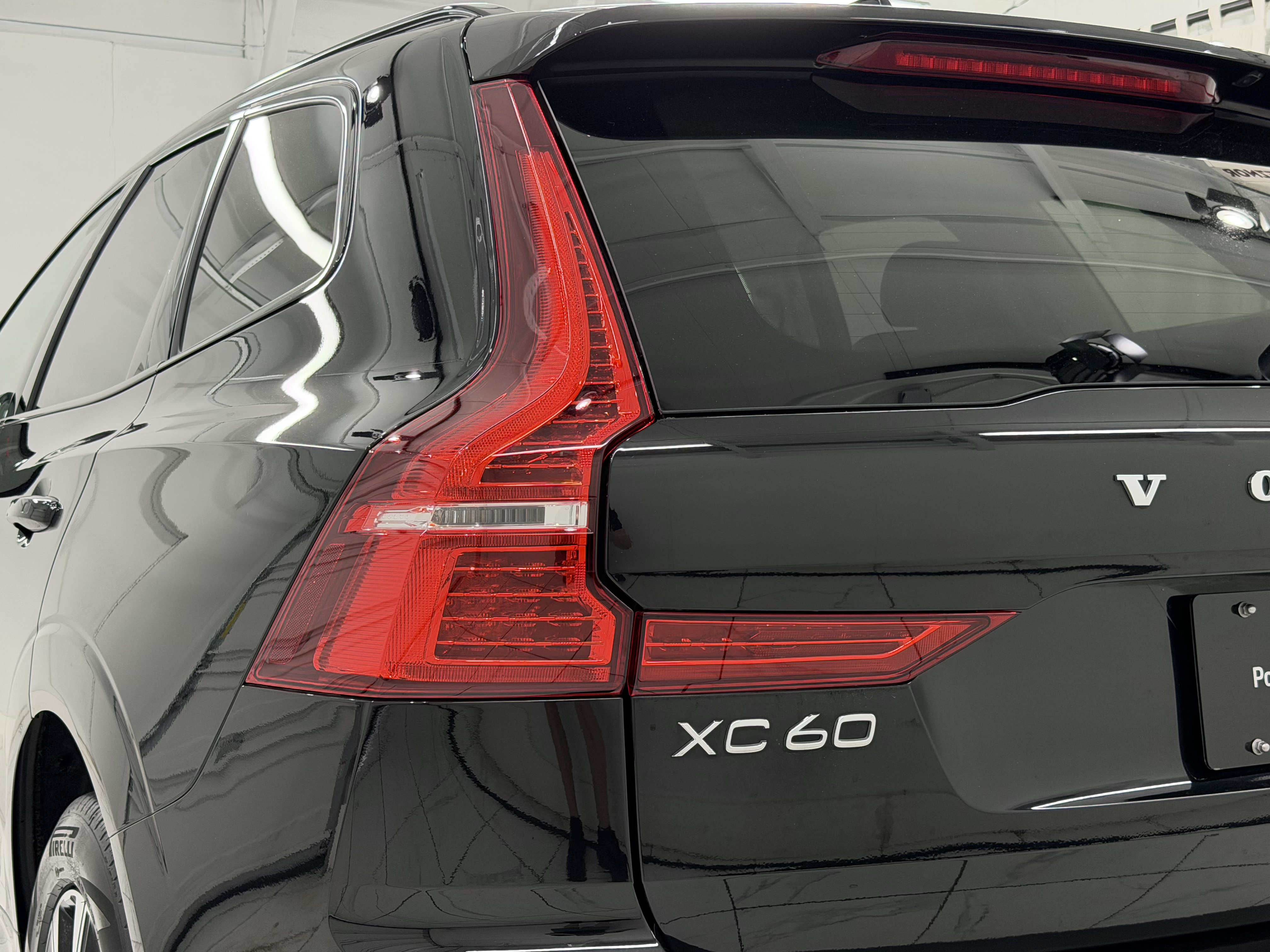 Used 2025 Volvo XC60 B5 Plus w/ Climate Package PRO AWD/4WD image 18