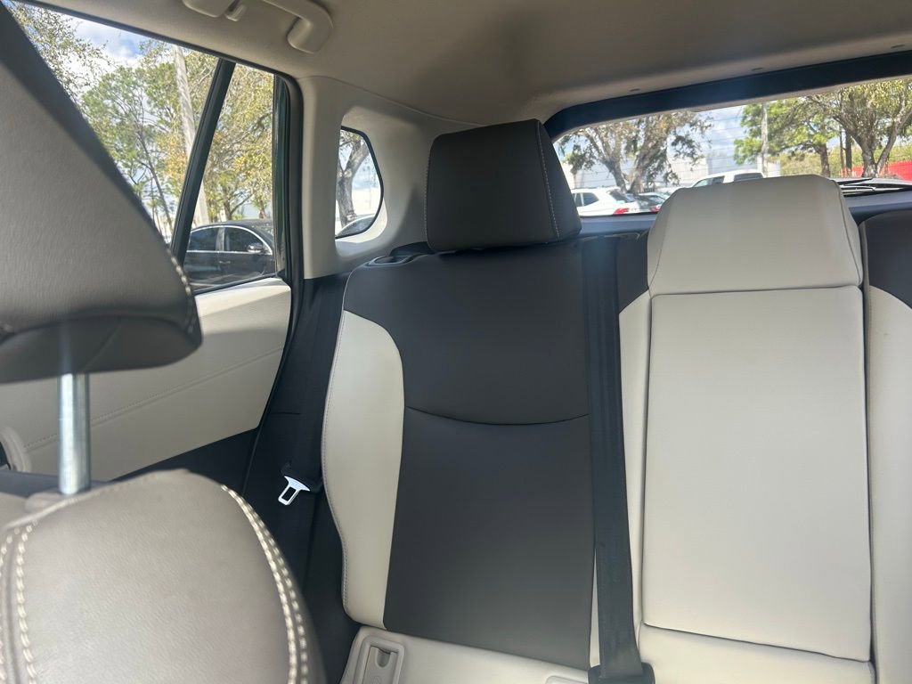 Used 2022 Toyota Corolla Cross XLE w/ Convenience Package AWD/4WD image 12