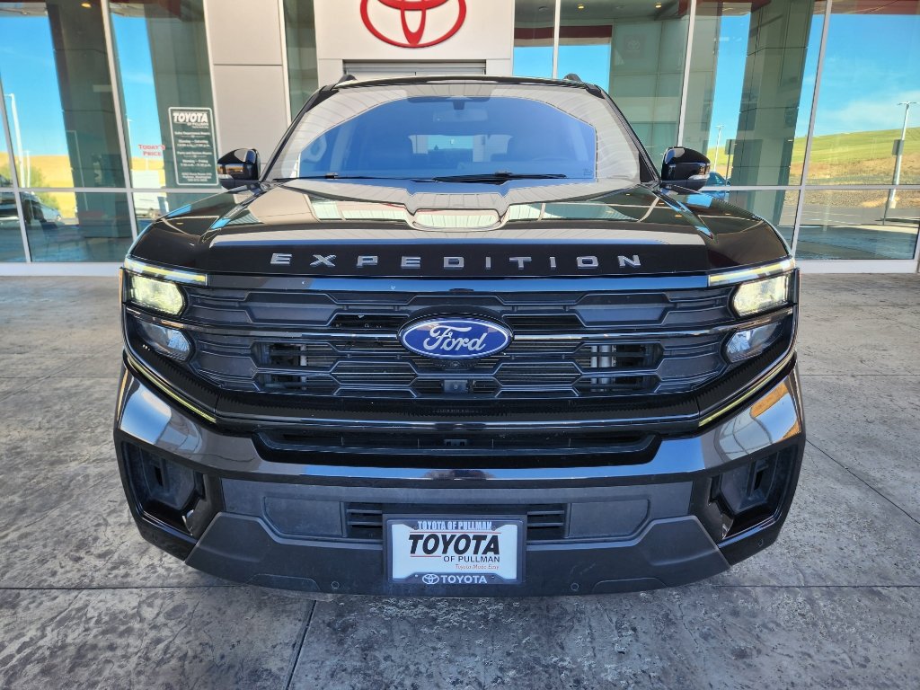 Used 2025 Ford Expedition Active AWD/4WD image 3