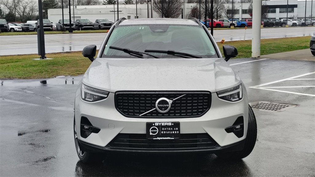 Certified 2025 Volvo XC40 B5 Plus image 29