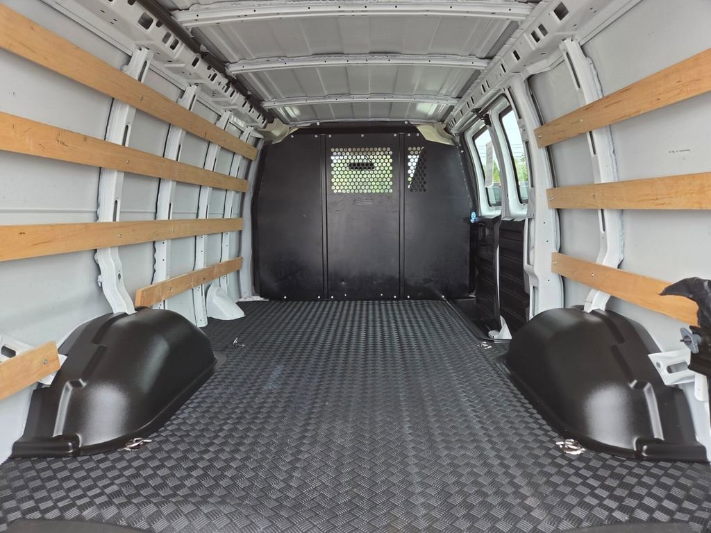 Used 2024 GMC Savana 2500 w/ Driver Convenience Package image 16