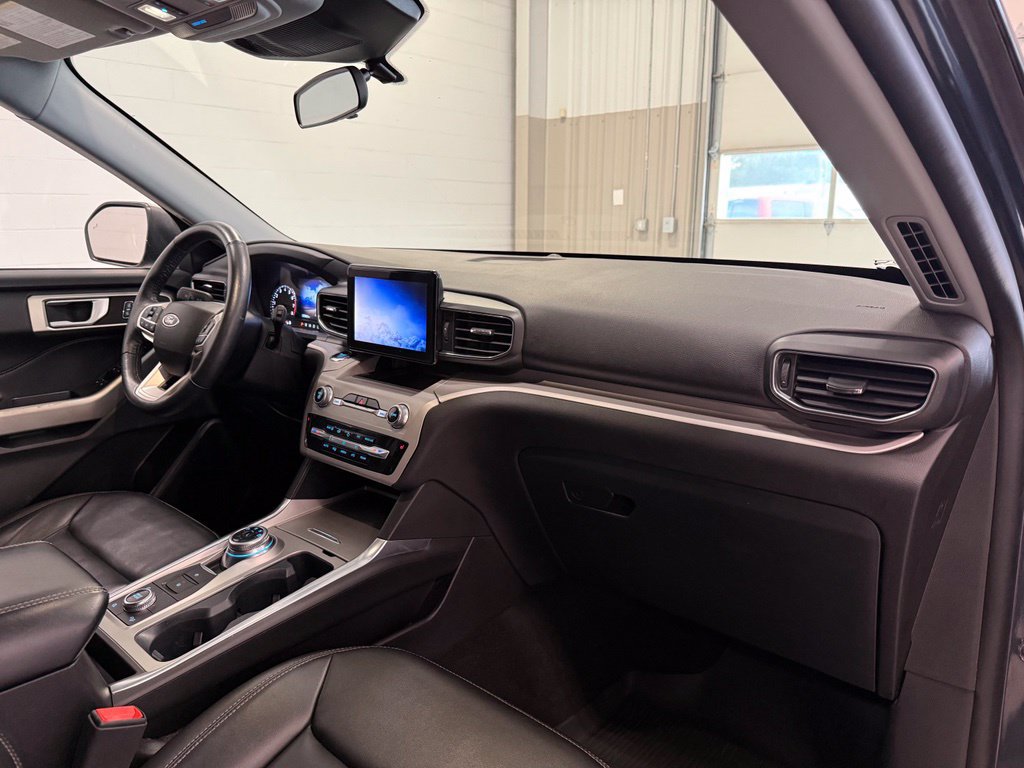 Used 2023 Ford Explorer XLT w/ Equipment Group 202A AWD/4WD image 36