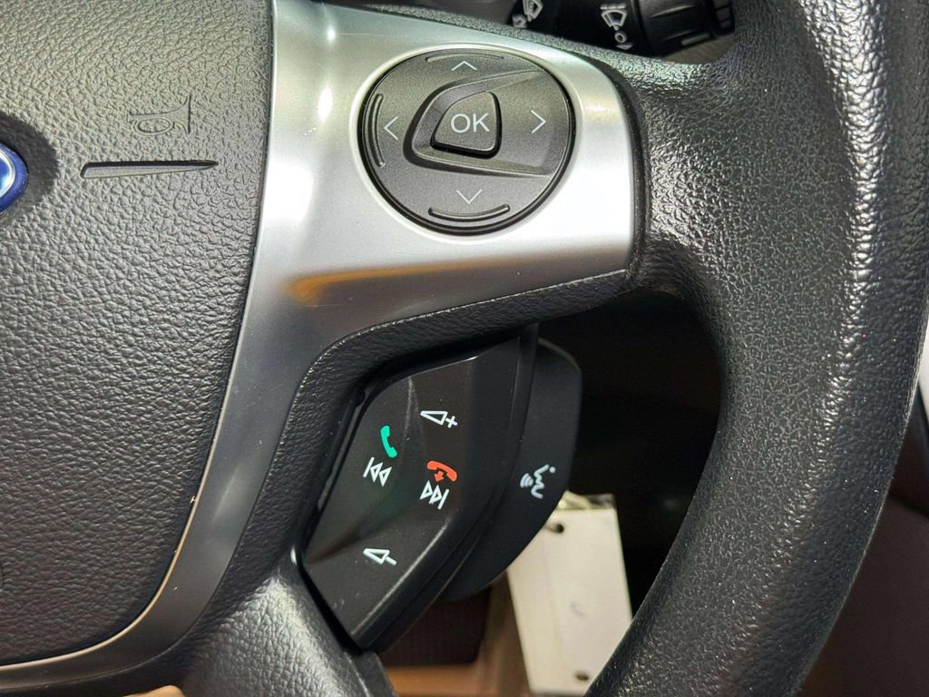 Used 2013 Ford Focus SE w/ SE Winter Pkg FWD image 12
