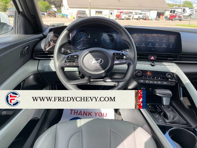 Used 2025 Hyundai Elantra Limited FWD image 13